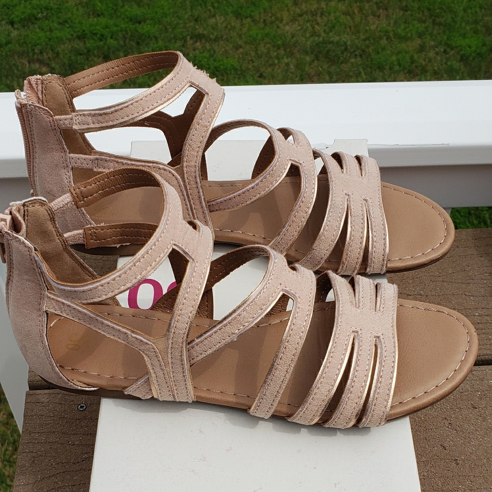 SO Sandals